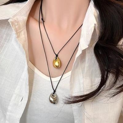 Collier Pendentif Haricot Métal Punk Irrégulier Vintage pour Femmes Cordon en Cuir Noir Réglable Longue Chaîne de Clavicule Charme Bijoux
