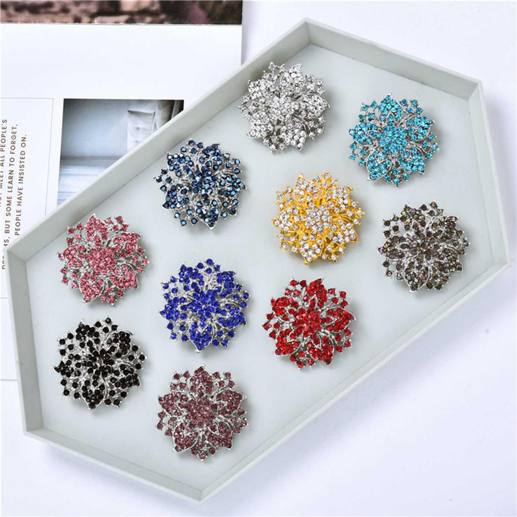 Vintage Flower Shape Brooch Pin Elegant Clothing Accessories Flower Brooch Gift for Women Girls Use