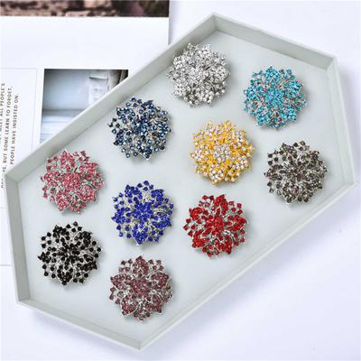 Vintage Flower Shape Brooch Pin Elegant Clothing Accessories Flower Brooch Gift for Women Girls Use