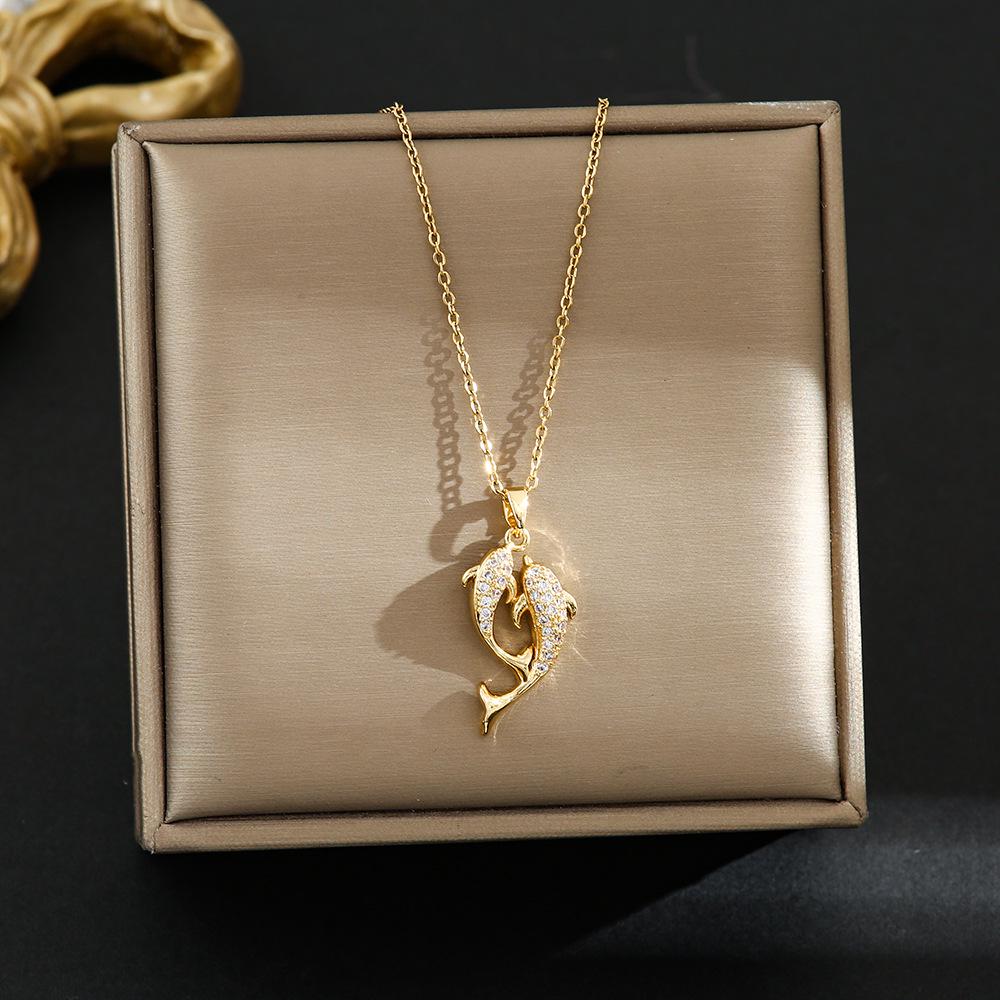 Elegant Korean Micro-Inlaid Titanium Necklace - Luxurious Women's Clavicle Chain, Non-Fading, Unique Minority Design.