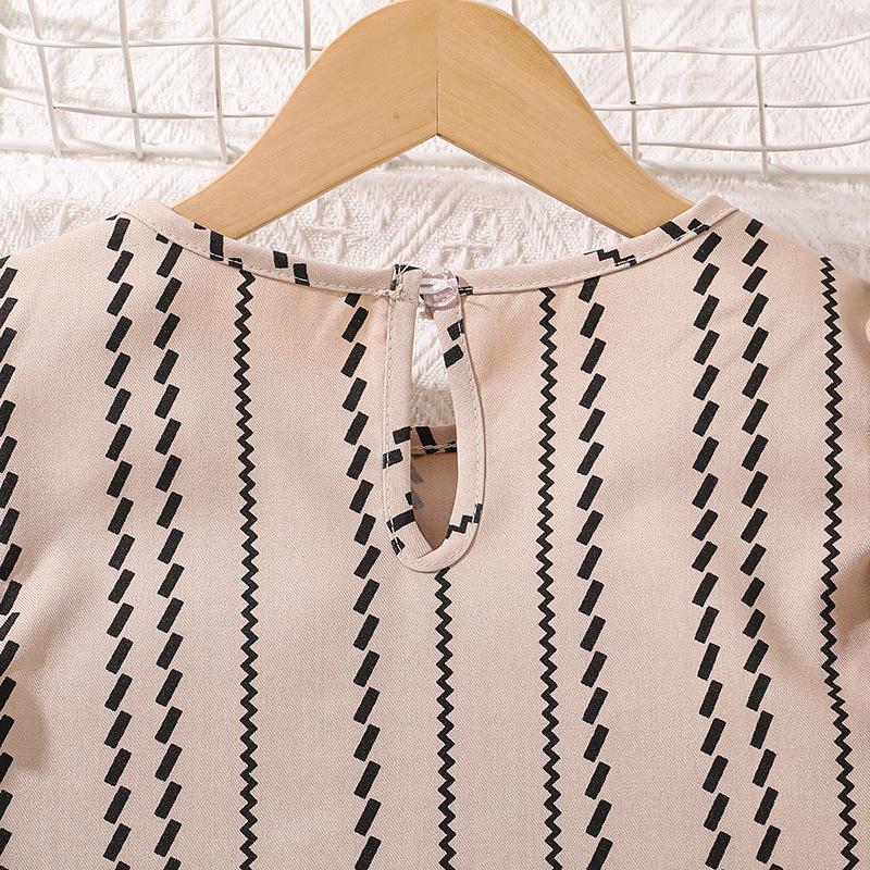 Mädchenanzug Sommer Kindermode Fliegenärmeliges Oberteil Gestreifte Shorts Lässiger Zweiteiler