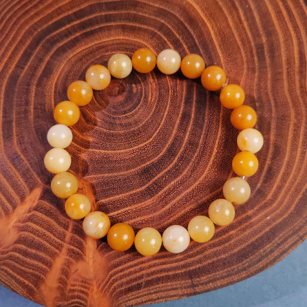 This 8mm topaz natural stone hand-woven bracelet is suitable for both men and women, making it a perfect gift for friends and family or for parties.