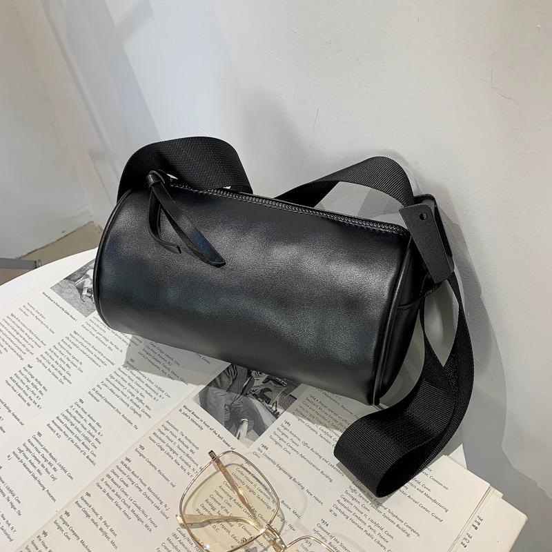 IELGY Casual Soft Leather Men's and Women's Street Shoulder Dimple Bag