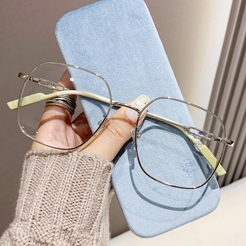 Photo-sensitive  Anti-blue Light Nearsighted Glasses With Large Frames And Plain Appearance 7757