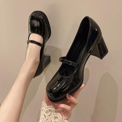 Moda Mary Janes Vintage Salto Alto Couro Envernizado Sapatos Femininos Sandálias de Fivela 2024 Novos Sapatos Lolita Escritório Senhoras Salto Elegante