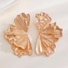 Modische minimalistische Punk-Stil Legierung Ginkgoblatt gefaltete Blume Ohrringe für Frauen