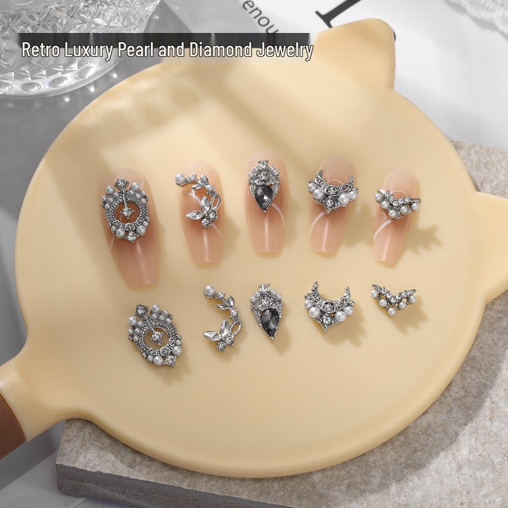

Retro Pearl Butterfly Nail Art: Baroque Rhinestone Jewelry