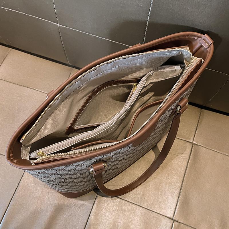 New Spring and Summer Versatile New Retro Printed Tote Bag for Women's Large Capacity Single-shoulder Armpit Bag Commuting Bag