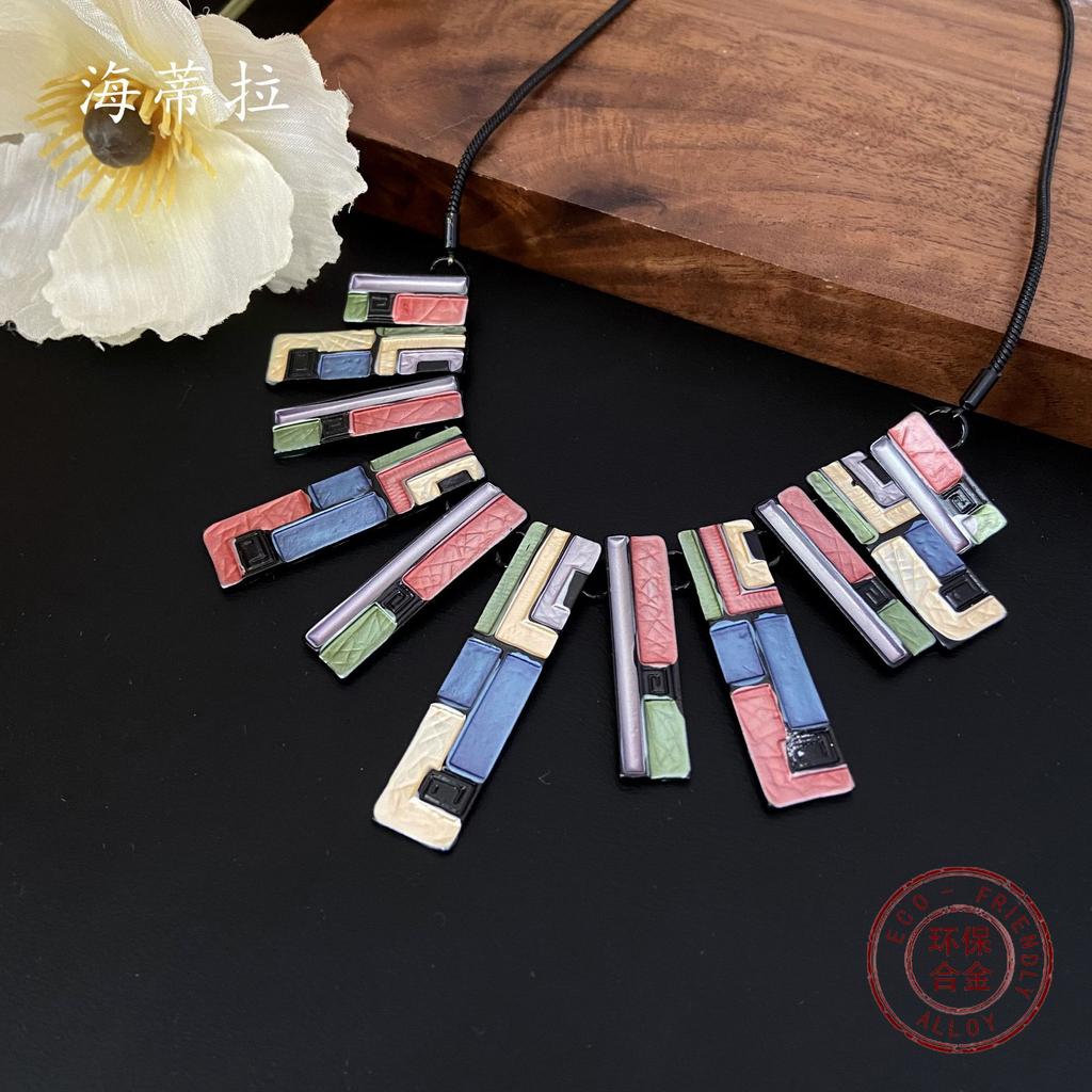 New Colored Irregular Totem Necklace, Bohemian Personality Totem Ladies Banquet Necklace