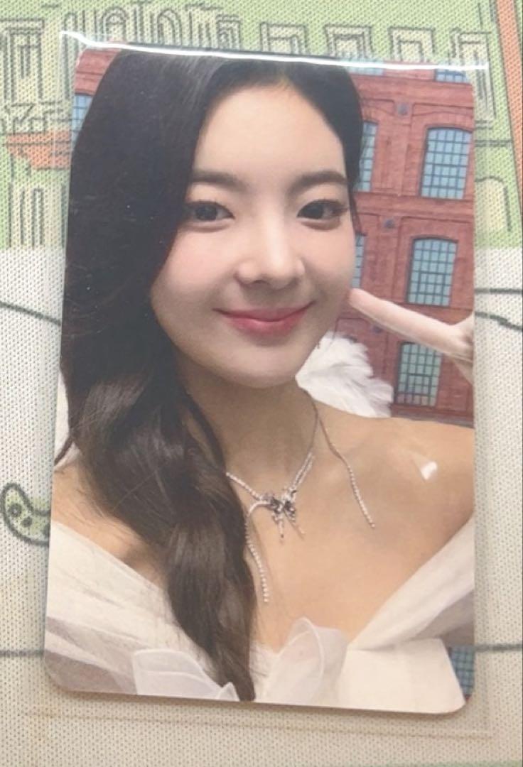 

[USED] ITZY Ria Cheshire Sanok Pre-recorded Limited Edition Trading Card