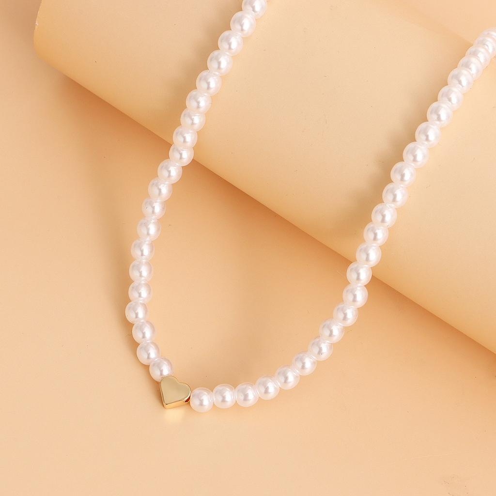 European and American Distinctive Light Luxury Baroque Pearl Love Pendant Necklace In Wind Beaded Necklace Women