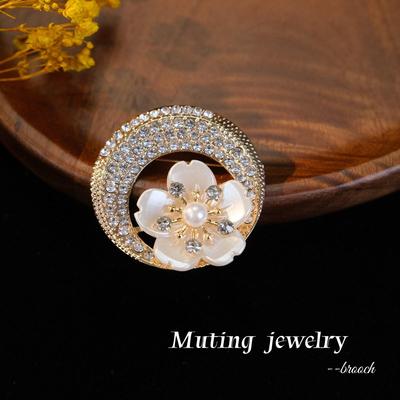 Elegant Rhinestone-Embellished Brooch: High-End Circular Corsage & Anti-Exposure Pin with Alloy Buckle for Clothing Accessories