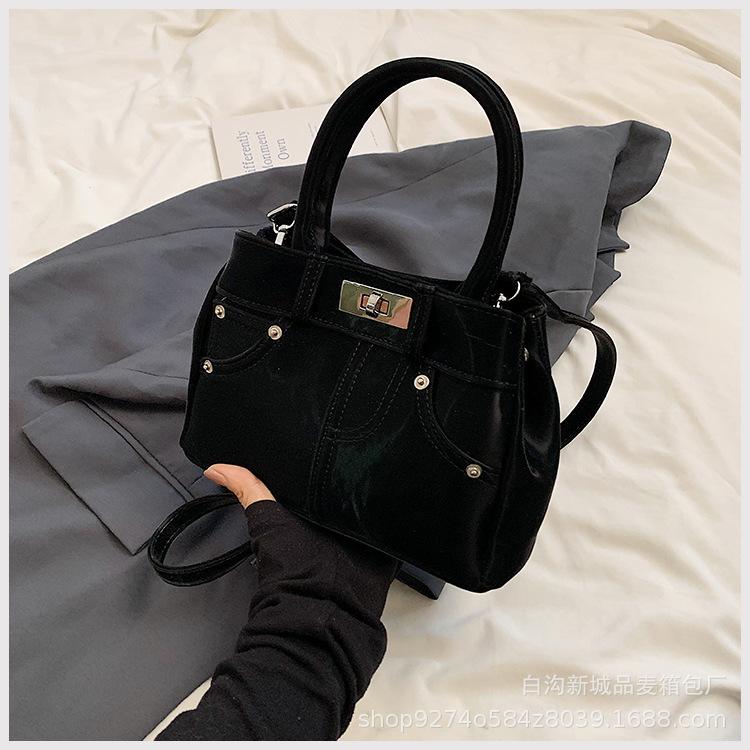 

This year s popular small bag women s fashion 2025 new versatile shoulder messenger bag popular portable small square bag чёрный