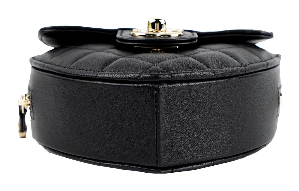 Chanel 22S Borsa a Forma di Cuore in Pelle di Pecora Trapuntata Nera con Catena Dorata e Zip a Zip Borsa a Spalla/Crossbody da Donna