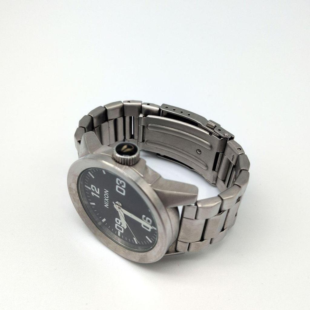 Used [Final price lower] Beautiful item NIXON IN THE HOTZONE in operation