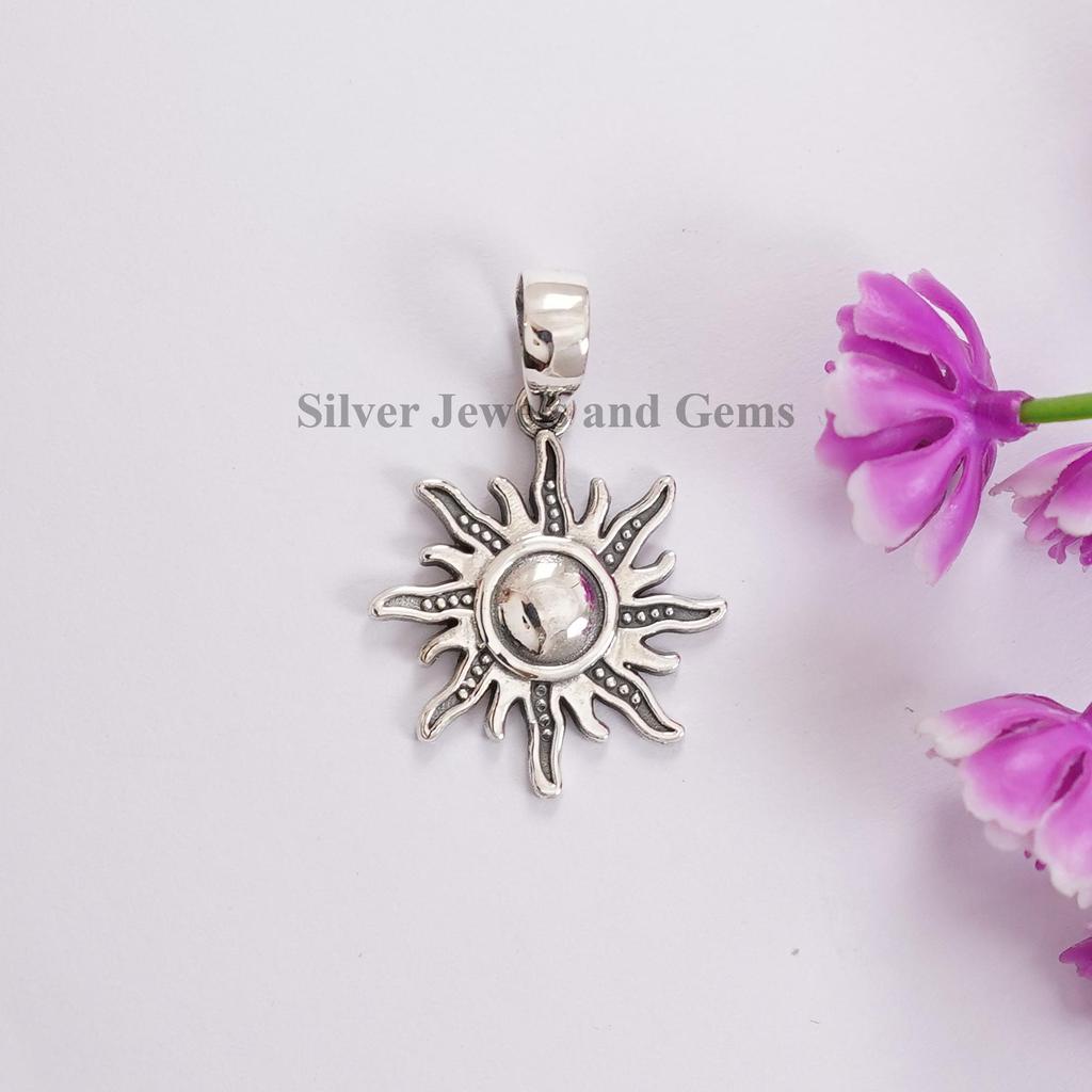 Ciondolo Sole in Argento Sterling 925, Ciondolo Fatto a Mano, Ciondolo Sole di Design, Ciondolo Semplice in Argento. Regalo per Figlia