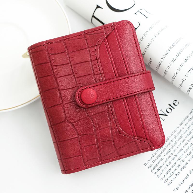 

European and American Retro Crocodile Pattern Women s Wallet - Short, Large Capacity, Multi-Card Coin Purse with Buckle and ID Holder красный