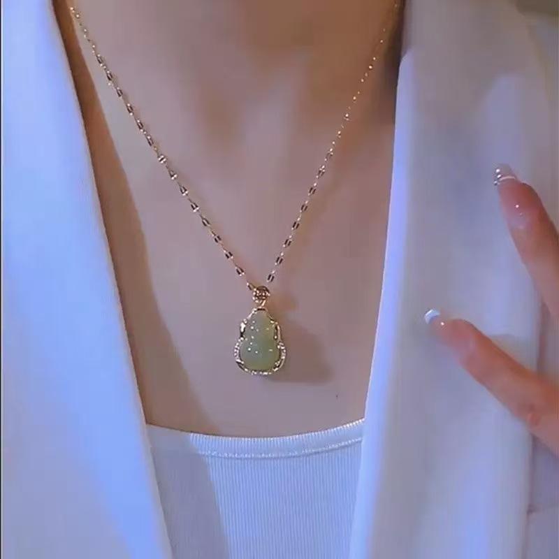 Trendy Chinese Gourd Necklace - High-End Luxury Pendant for Women