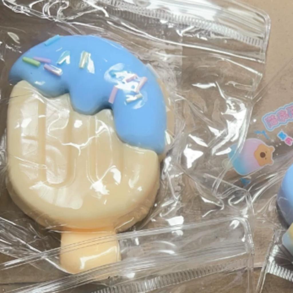 1-Pack Cute Blueberry Lava Ice Cream Squeezable Toy, Soft Squeezable Toy, High-Value Popsicle Stress Relief Toy, Anti-Anxiety Ma