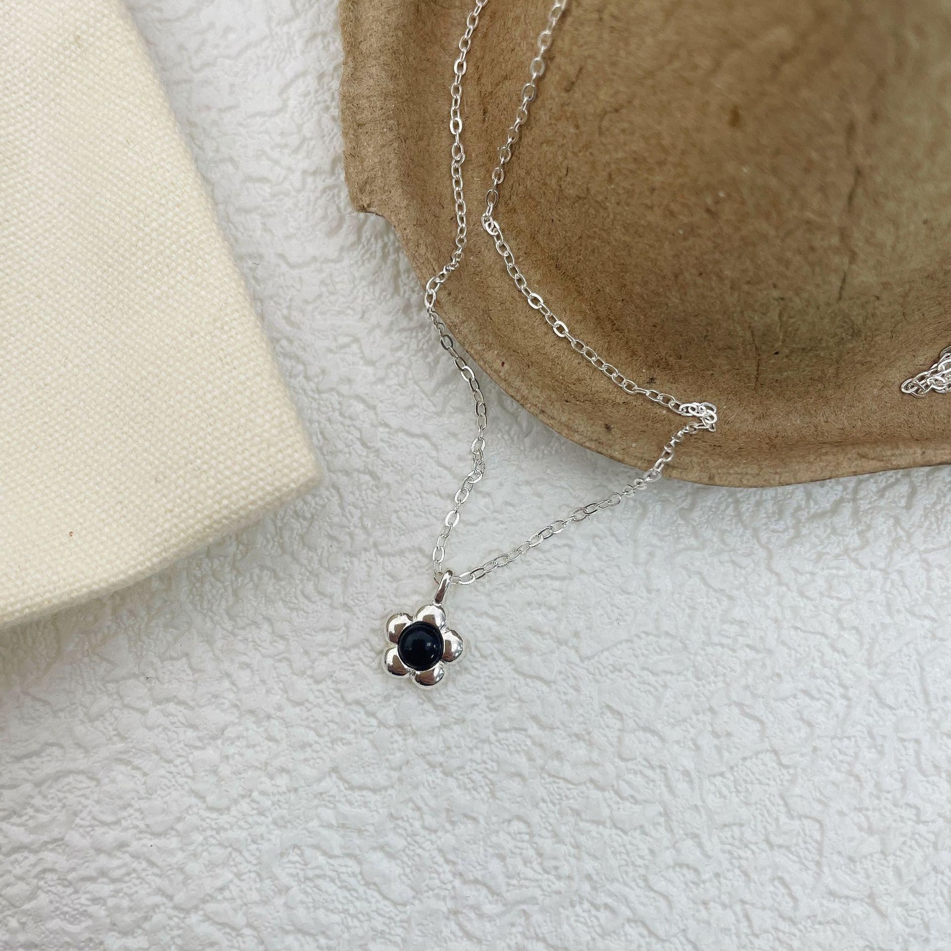 

Korean version S925 small flower necklace female simple personality ins Internet celebrity collarbone chain 925 sterling silver