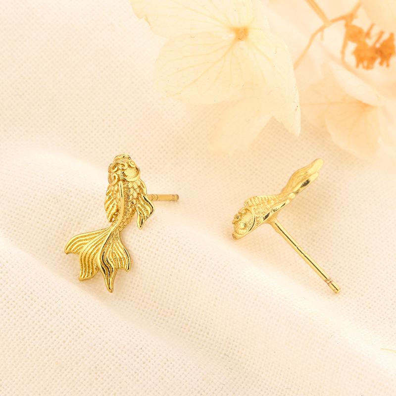 New Chinese Light Luxury Gold Koi Fish Earrings Exquisite Carved Goldfish Studs Fashionable Personalized High End Jewelry