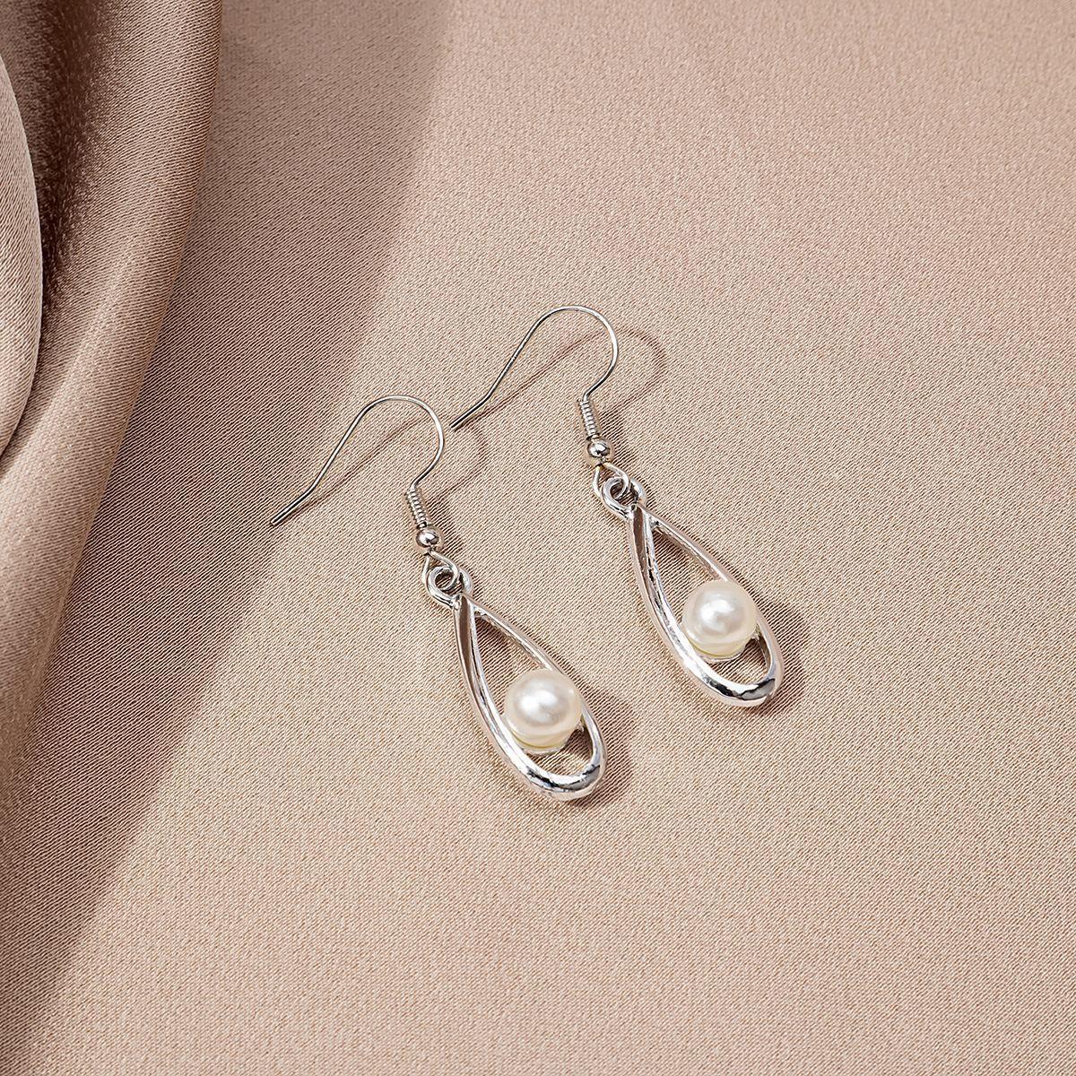 

Daisy Heart-Shaped Ears Female Rings Dripping Oil Love Flower Earrings Niche Design Temperament Ear Jewelry