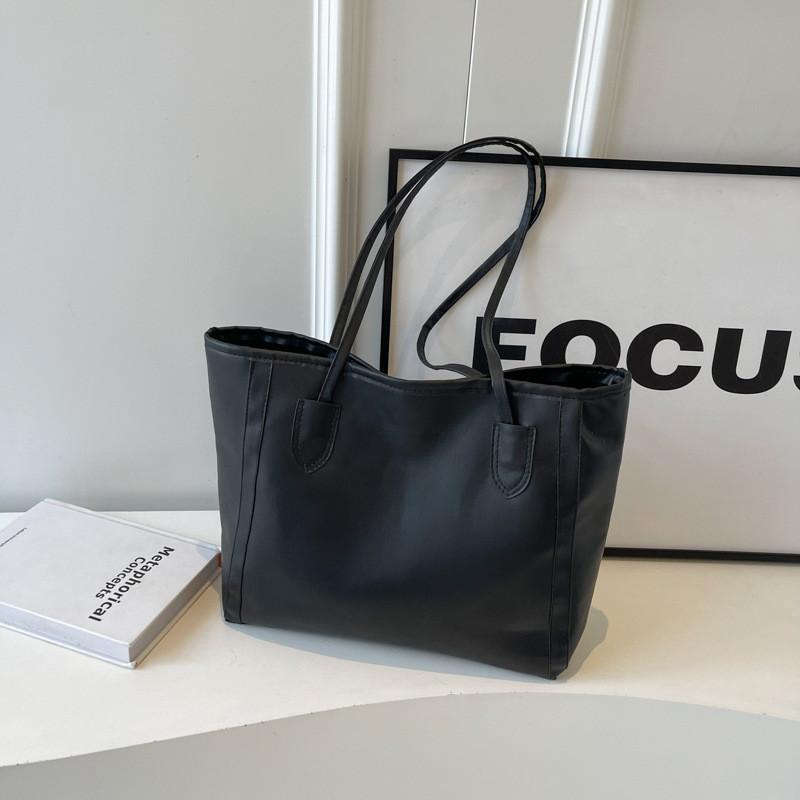 Stylish Tote Bag For Women With Spacious Capacity And Trendy Street Style Design