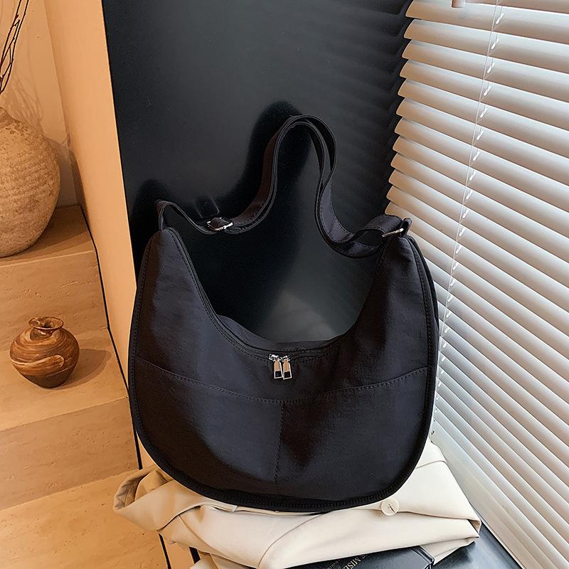 Niche Simple Casual Lazy Wind Large Capacity Women's Bag 2025 New Fashion Nylon Cloth Versatile Single Shoulder Dumpling Bag