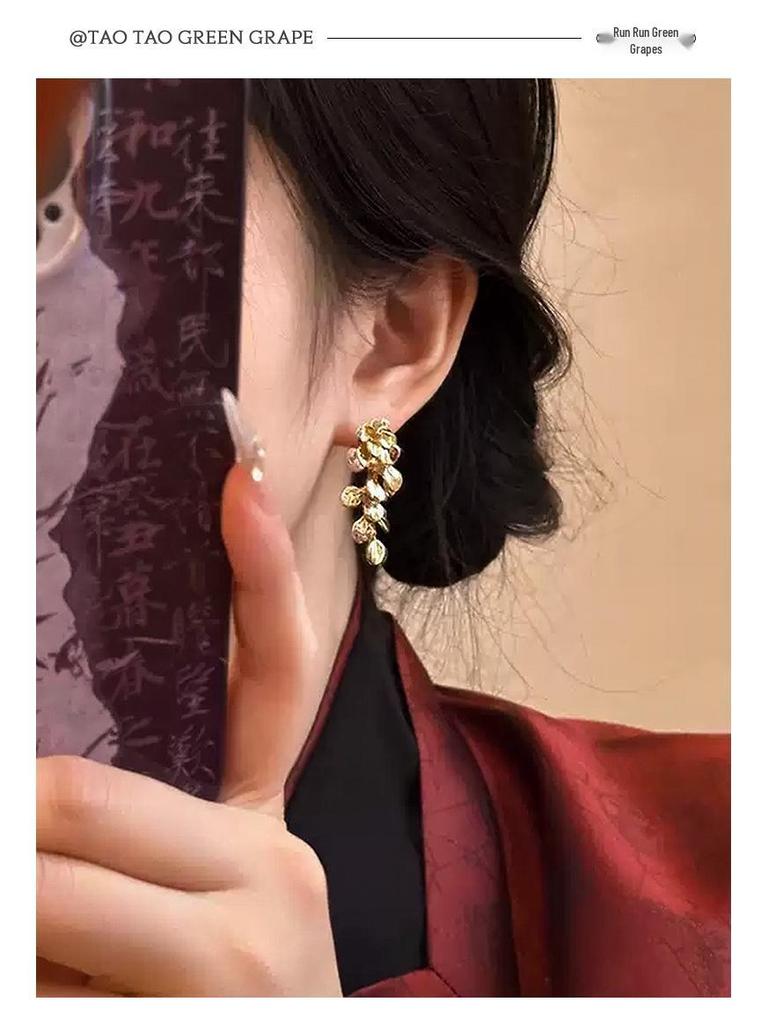 Golden Flower Tassel Earrings: Light Luxury, Retro Style for Women (2025 Hot-Selling)