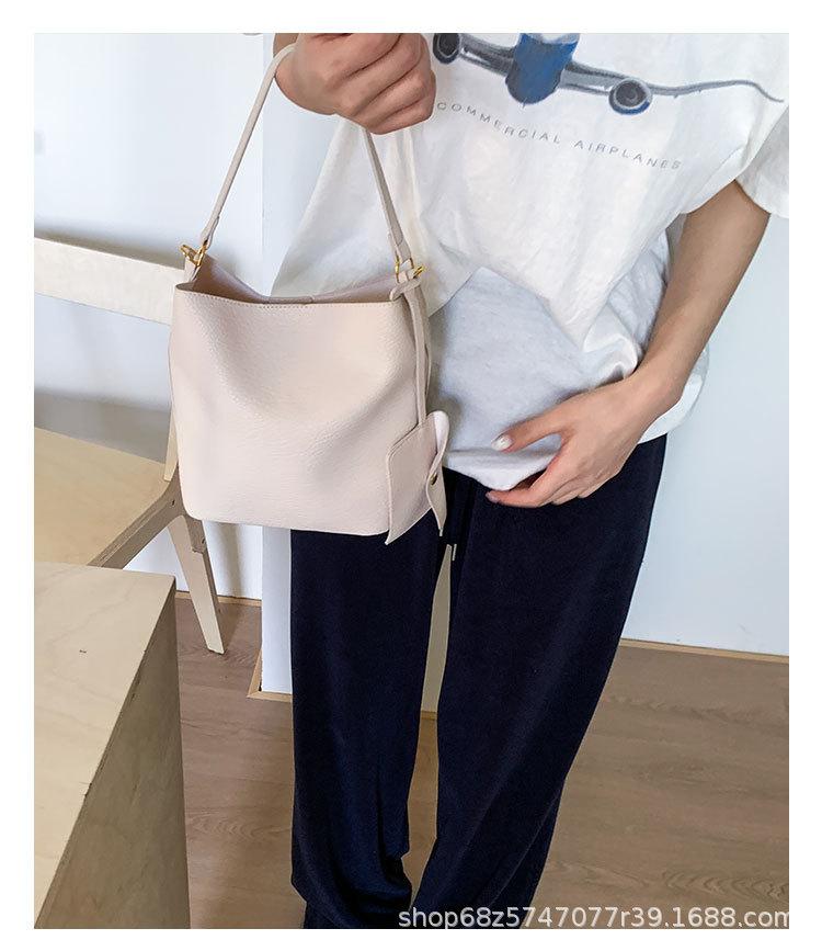 Retro Bucket Bag Women's 2025 New Fashion Lychee Pattern Large Capacity Commuting Shoulder Bag Fashionable Literary and Artistic Child and Mother Bag