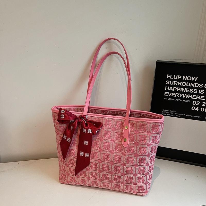 

High-value simple tote bag women s winter new niche fashion casual shoulder bag рожевий