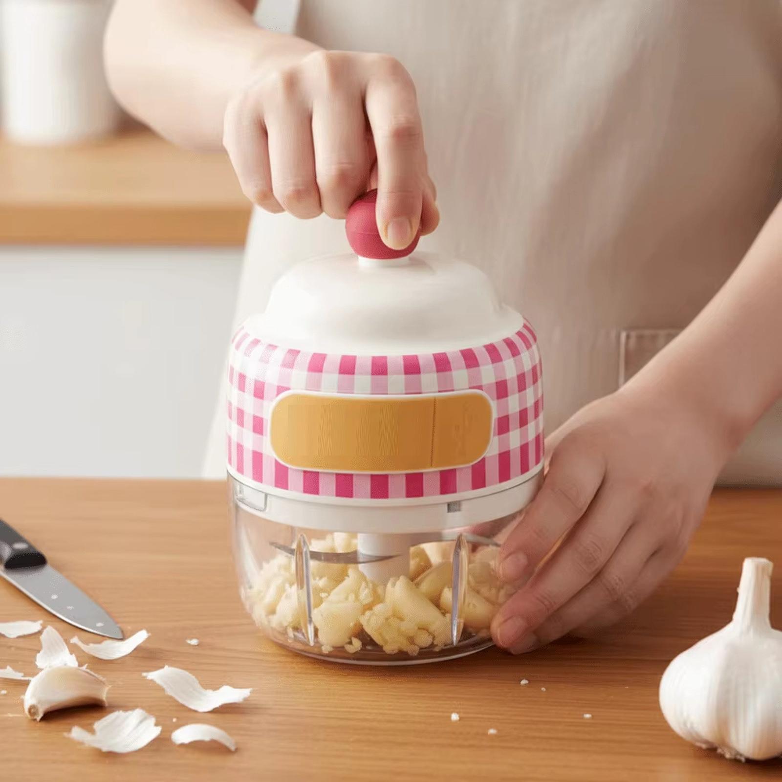 

Cute Bear Electric Garlic Chopper Manual Garlic Masher Crusher one size червоний