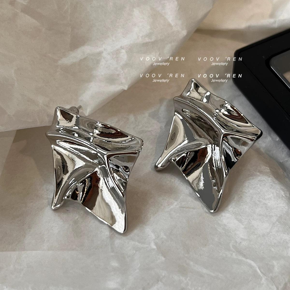 

New vintage pleated metal cold wind geometric irregular stud earrings women s niche K gold earrings