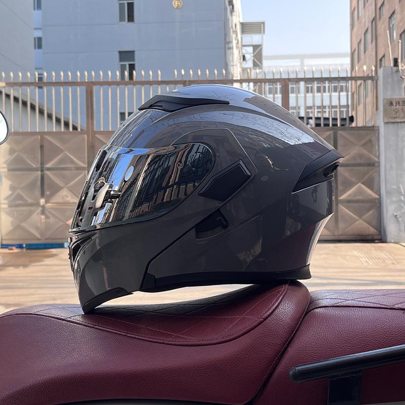 Motorcycle helmets Men's and women's locomotive full helmets Bluetooth peel-off helmets Electric vehicle helmets