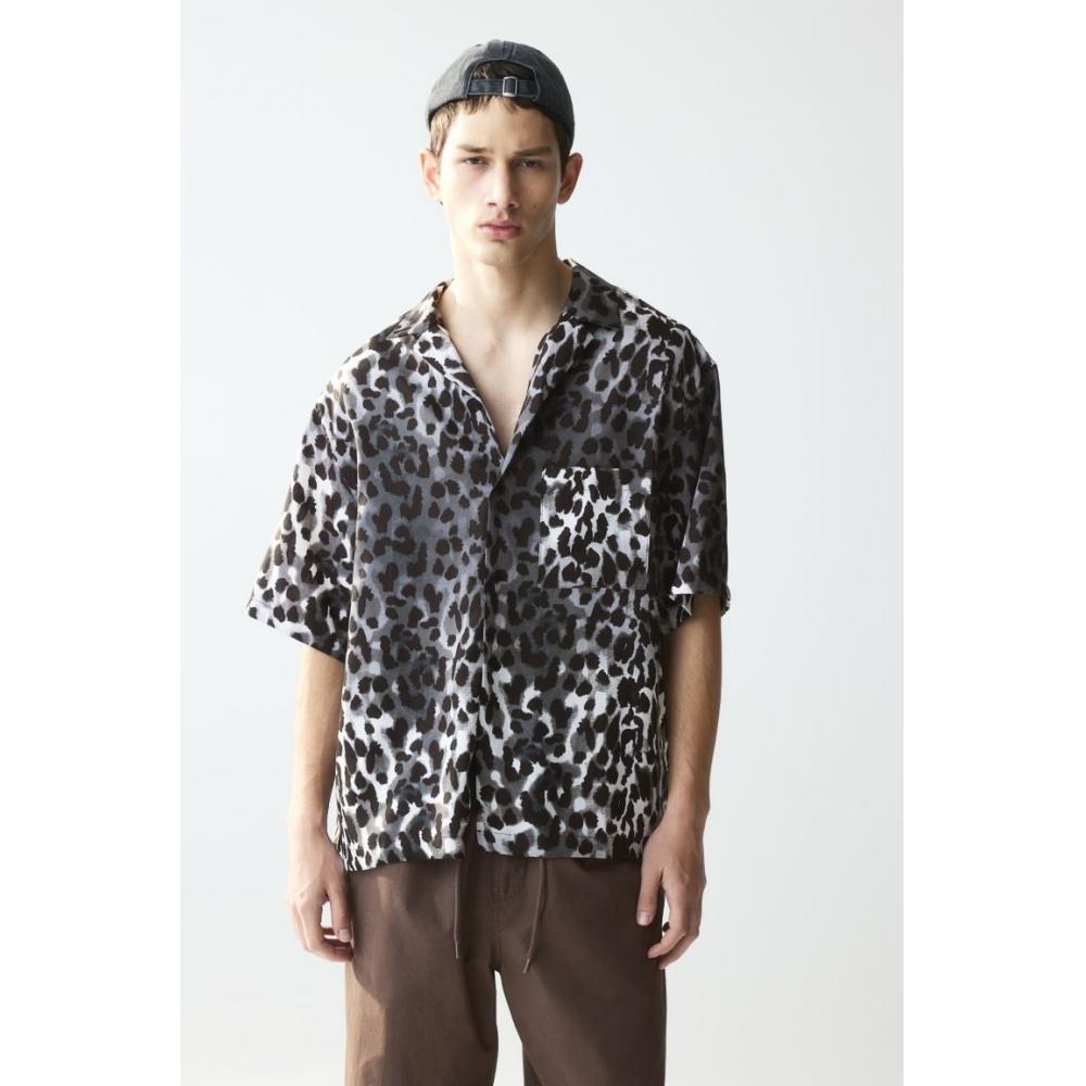 

Рубашка свободного кроя из лиоцелла HM cAMP серого цвета с леопардовым принтом XL