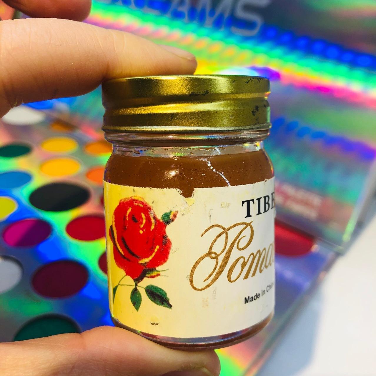 

1 шт. Розовое масло имеет сильный и стойкий вкус, мятный крем имеет сильный вкус Light red