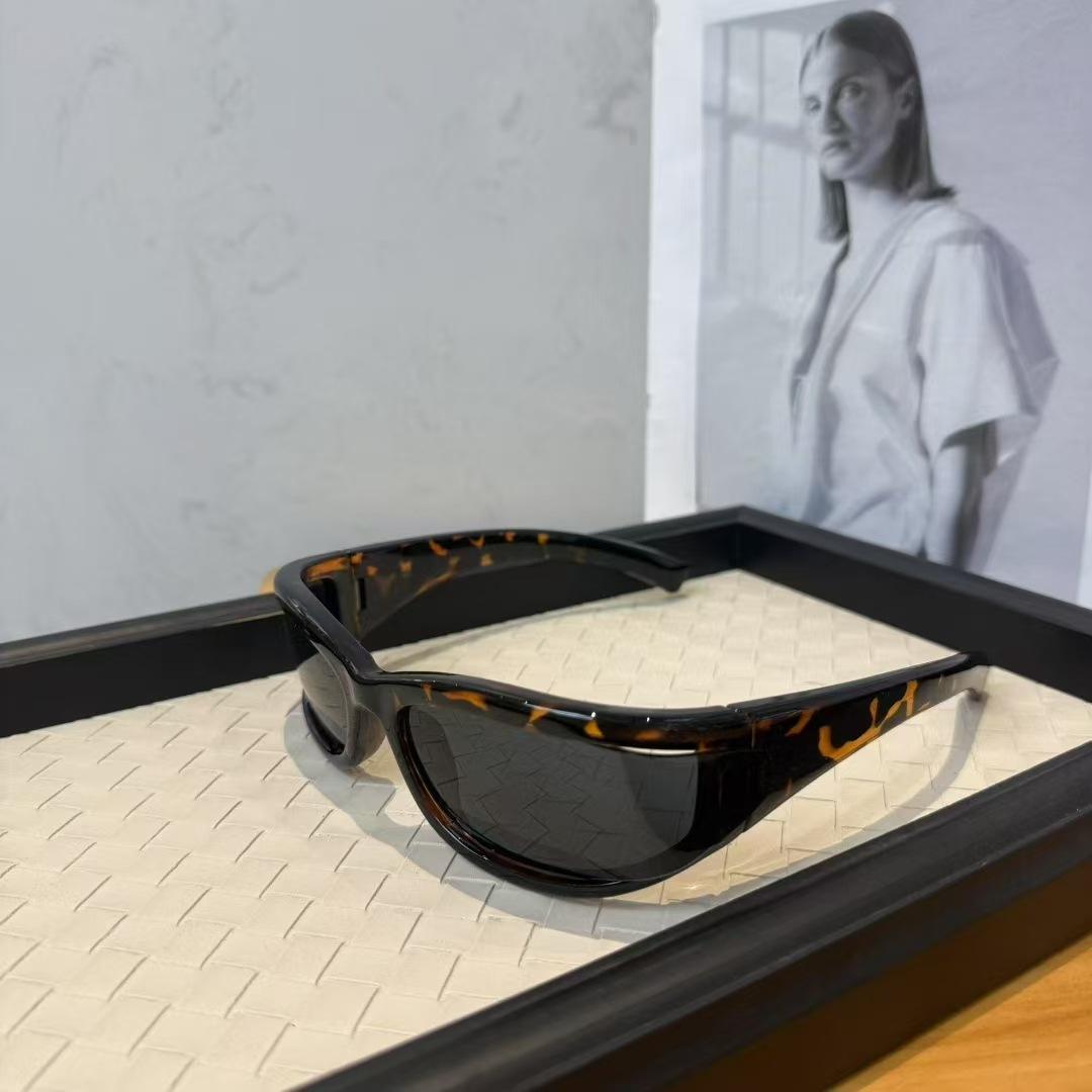 

Hong Kong Style Men Women Sunglasses Punk Style Anti-Reflective Sunglass For Men Bicycling Hiking Women Sun Glasses