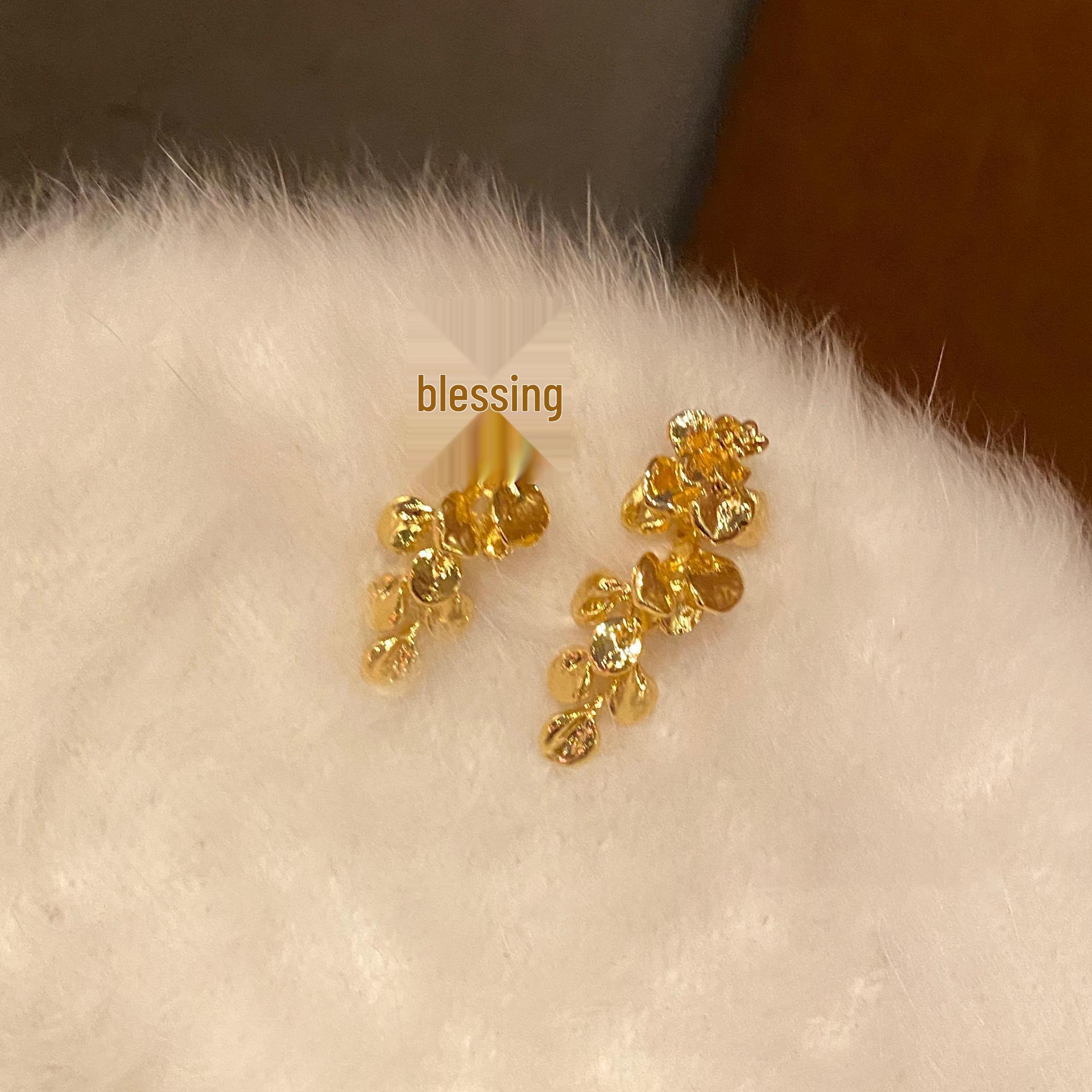 Gilded Leaf Tassel Earrings - Retro Light Luxury Statement Studs