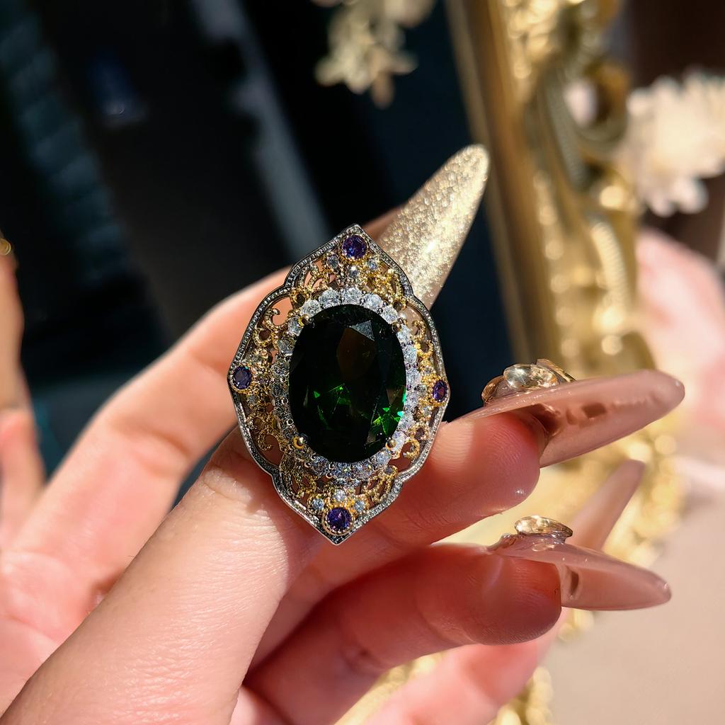 2026 Court Style Two-color Gold Hollow Craft Inlaid Pink Diamond Pendant Royal Blue Stud Earrings Colored Treasure Ring Set