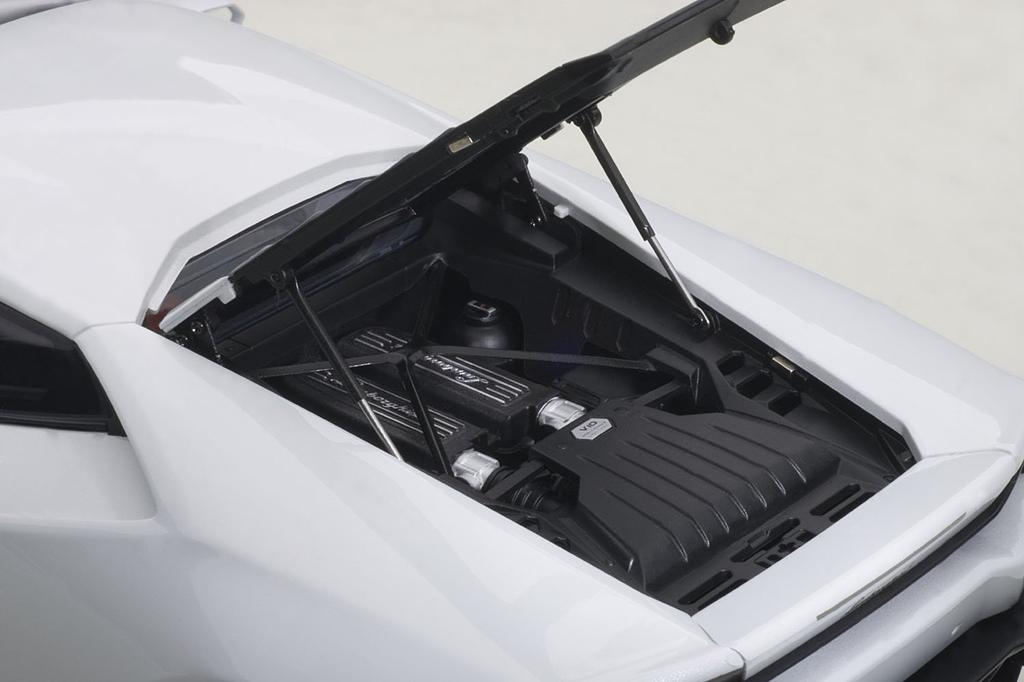AUTOart Scale Lamborghini Huracan Metallic White Finished Product 1/18 LP610-4