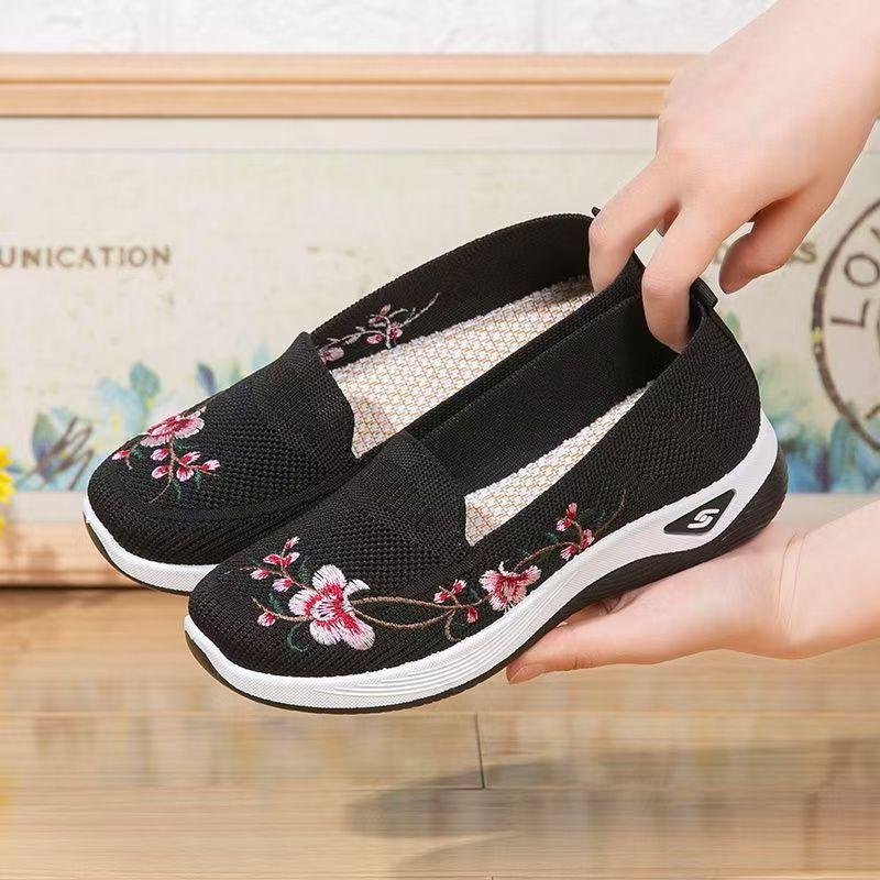 Shoes Women s Spring and Autumn Retro Ethnic Style Embroidered Shoes Flying Weaving Breathable Flat Bottom Fashion One Pedal Mom Shoes 35 2189₽