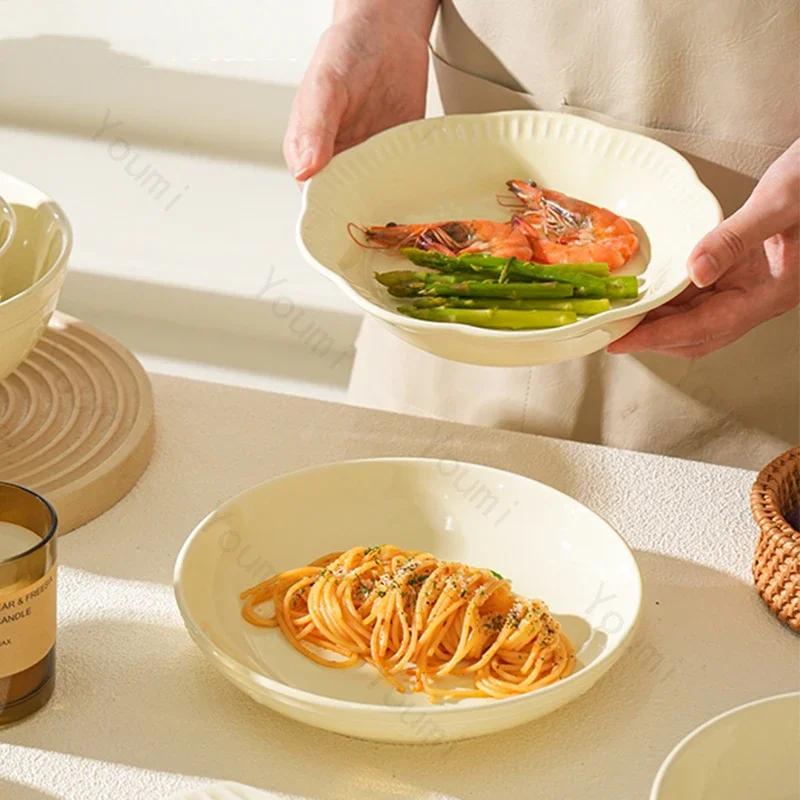 Relief-Keramikteller im französischen Stil, leichtes Luxusrestaurant, Obstsalatteller, köstliche Gerichte, Speiseteller, Haushaltsgeschirr