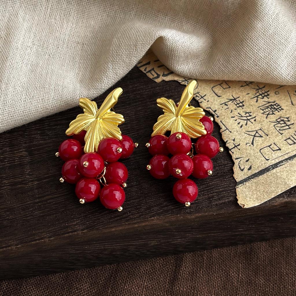 Retro Red Agate Tassel Earrings: Luxurious Chinese Court Style