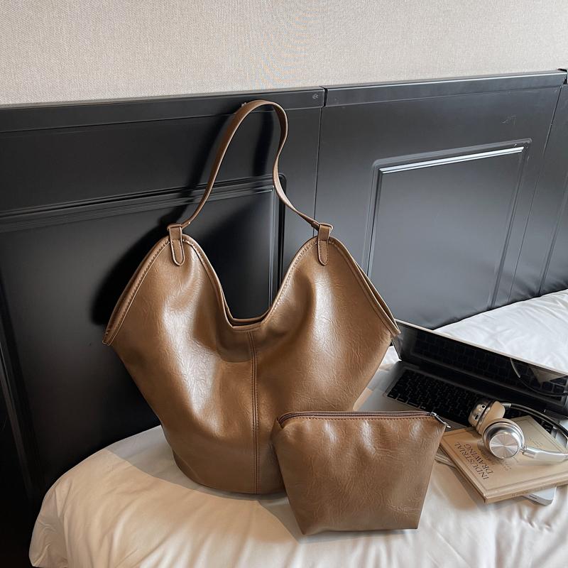 

Women s Retro Shoulder Bag Large Capacity Commuter Tote Bag бежевий