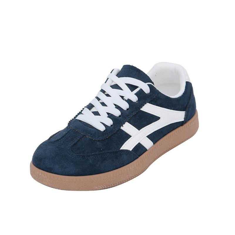 New Flat Casual Sports Shoes for Women with A Front Lace-up and Large Size
