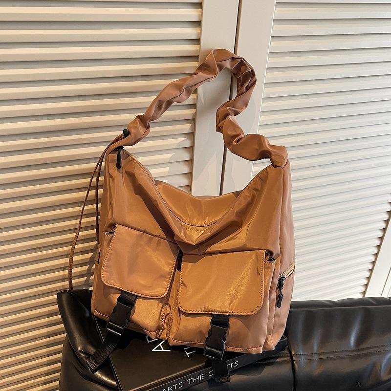 Tooling wind large capacity casual tote bag women's new versatile casual class bag shoulder messenger bag