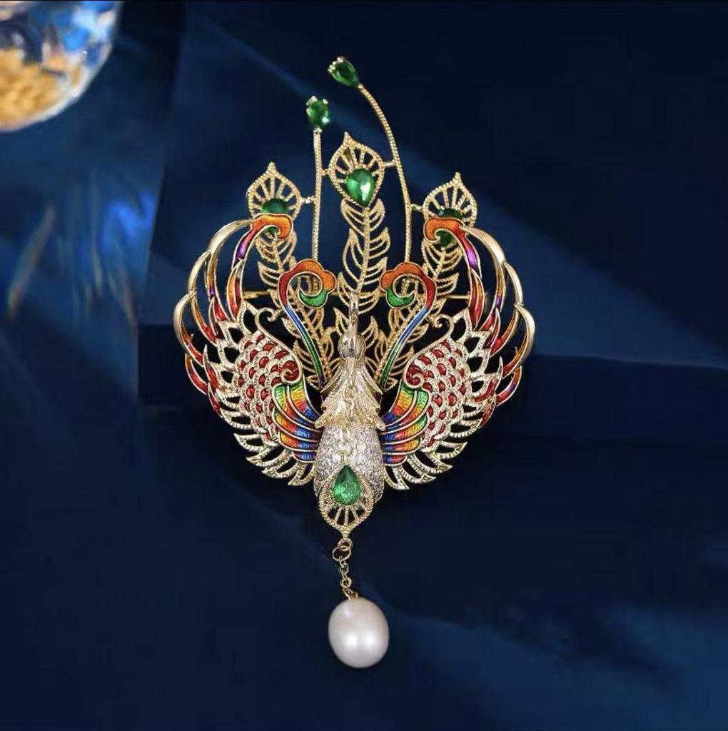 Elegant Rhinestone Animal Brooch: High-End Flower Design for Women's Coats and Accessories