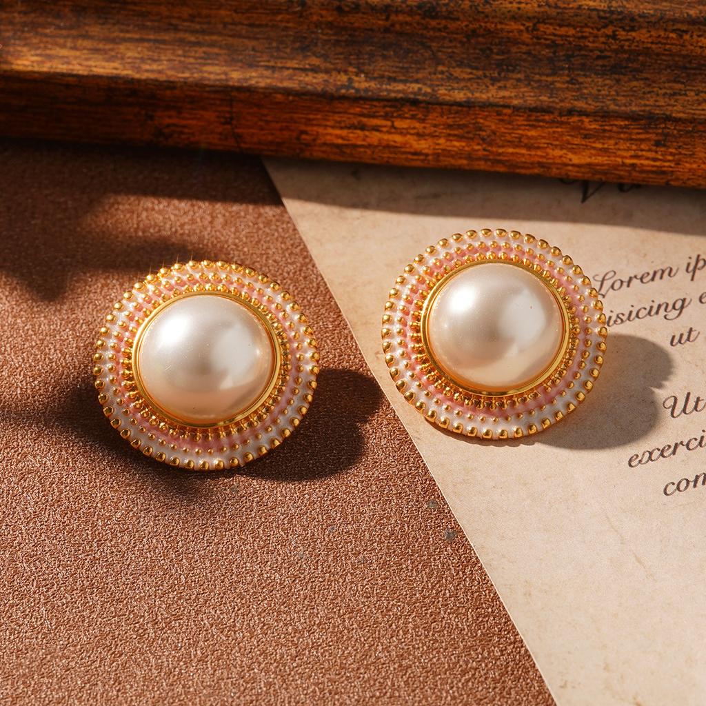 Medieval painted pearl earrings retro vintage fringed French niche design love light luxury stud earrings silver needle