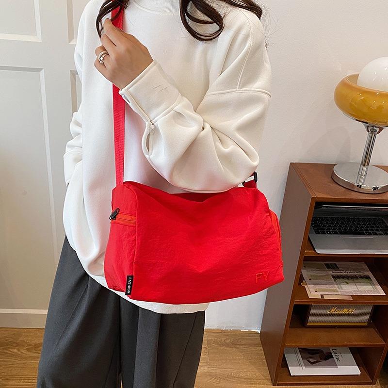 New Lightweight Solid Color Shoulder Messenger Bag Popular In Summer Simple Casual Versatile Large Capacity Tote Bag Women