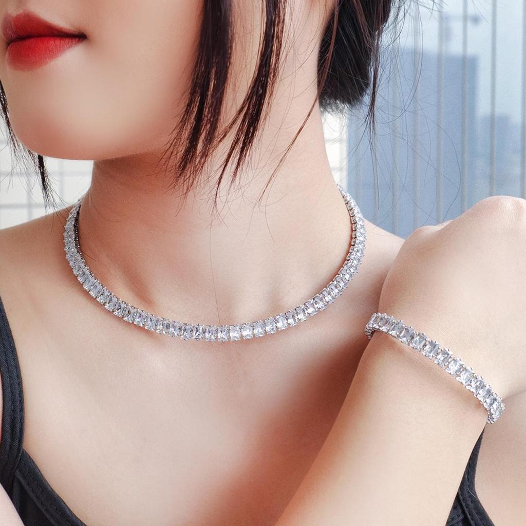 CMM högkvalitativt lyxigt glänsande fyrkantigt zirkonhalsband Krage Armband Mode 2-delat set Kvinnor Fest Bröllopssmycken